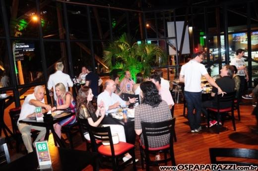 Patricia Couto recebe parabéns no SantOnofre Boteco Bistrô