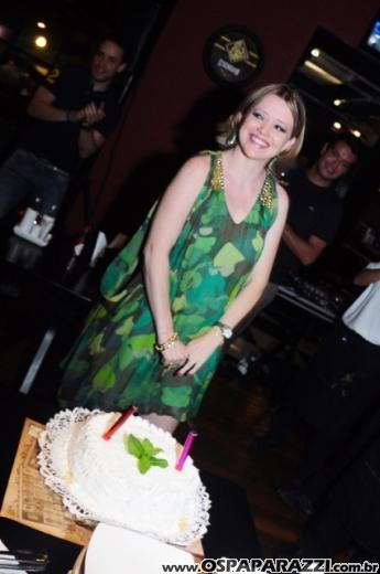 Patricia Couto recebe parabéns no SantOnofre Boteco Bistrô