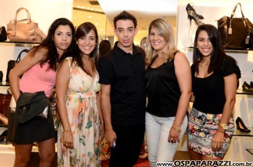 Arezzo lança nova coleção 2013 no Center Vale Shopping