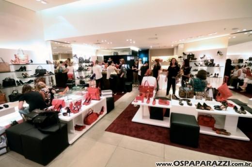 Arezzo lança nova coleção 2013 no Center Vale Shopping