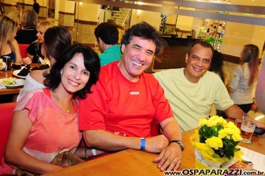 Dani Montuori canta em prol do GACC em São José Campos