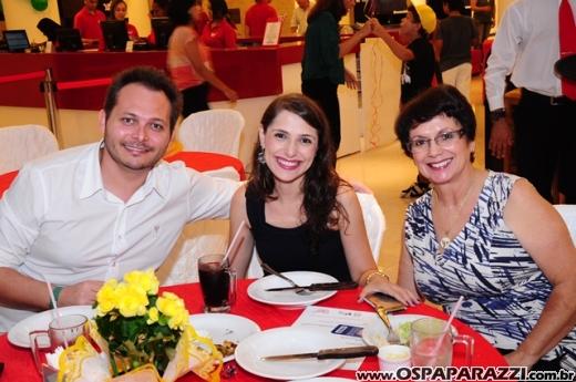 Dani Montuori canta em prol do GACC em São José Campos