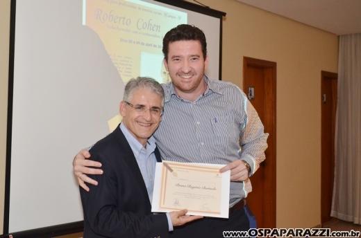 Cerimonialista Roberto Cohen ministra workshop, em São José
