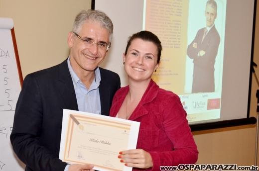 Cerimonialista Roberto Cohen ministra workshop, em São José