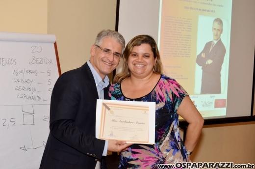 Cerimonialista Roberto Cohen ministra workshop, em São José