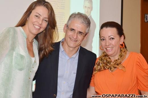 Cerimonialista Roberto Cohen ministra workshop, em São José