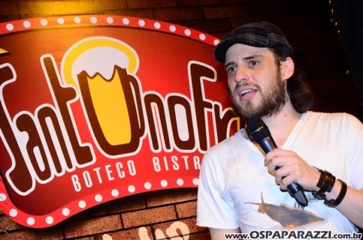 Nany People está nas terças com humor de Stand Up Comedy