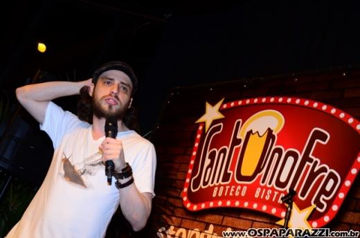 Nany People está nas terças com humor de Stand Up Comedy