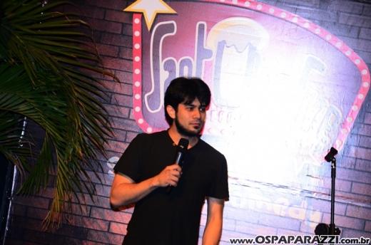 Nany People está nas terças com humor de Stand Up Comedy