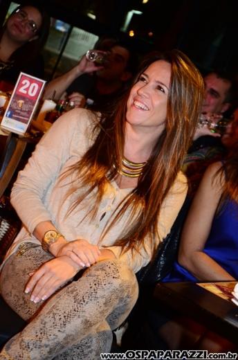 Nany People está nas terças com humor de Stand Up Comedy