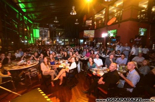 Nany People está nas terças com humor de Stand Up Comedy