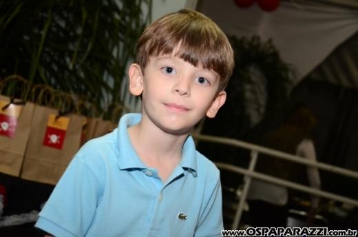 O pirata Rafael Benozzati comemora 6 aninhos no Catavento