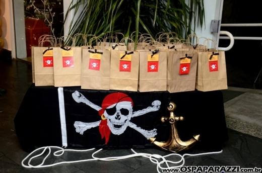 O pirata Rafael Benozzati comemora 6 aninhos no Catavento