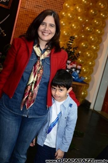 O pirata Rafael Benozzati comemora 6 aninhos no Catavento