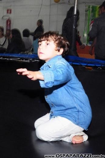 O pirata Rafael Benozzati comemora 6 aninhos no Catavento