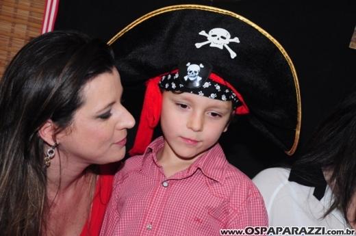 O pirata Rafael Benozzati comemora 6 aninhos no Catavento