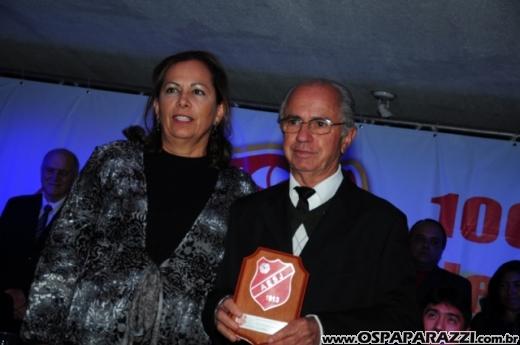 Centenário da Vermelhinha homenageia 23 pessoas em festa