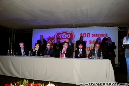 Centenário da Vermelhinha homenageia 23 pessoas em festa