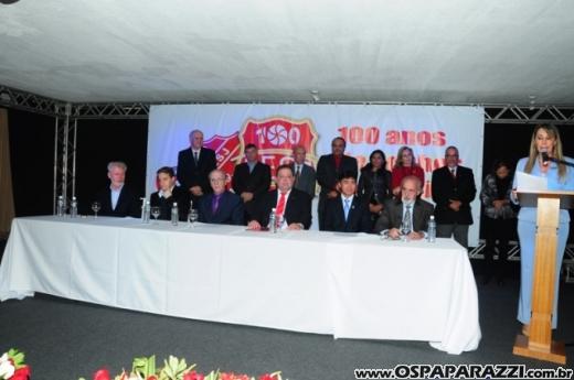 Centenário da Vermelhinha homenageia 23 pessoas em festa