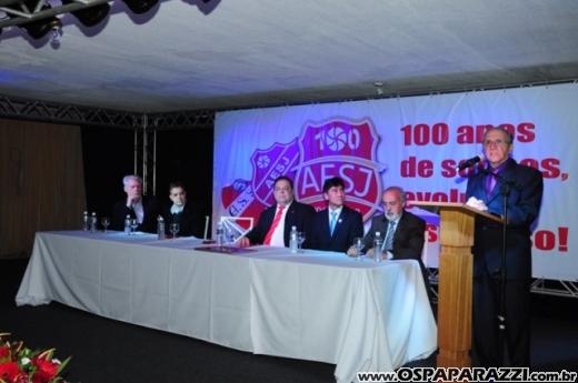 Centenário da Vermelhinha homenageia 23 pessoas em festa