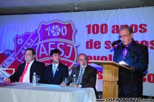 Centenário da Vermelhinha homenageia 23 pessoas em festa