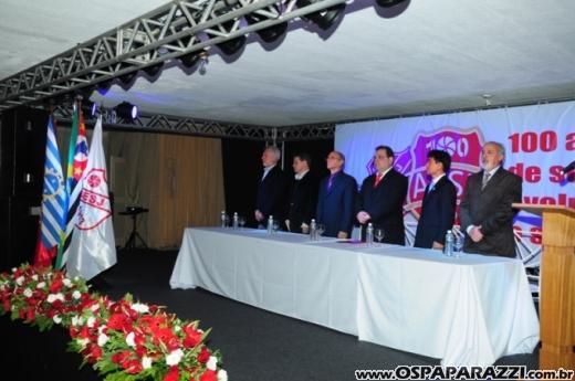 Centenário da Vermelhinha homenageia 23 pessoas em festa