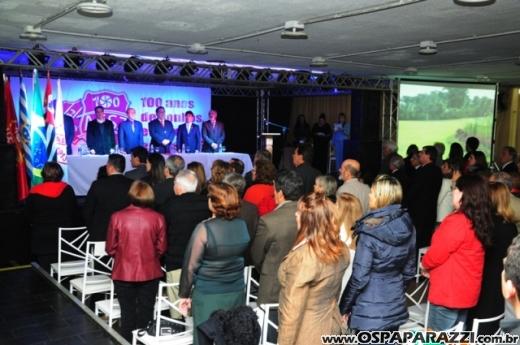 Centenário da Vermelhinha homenageia 23 pessoas em festa
