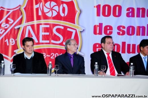 Centenário da Vermelhinha homenageia 23 pessoas em festa
