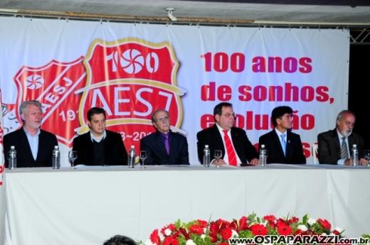 Centenário da Vermelhinha homenageia 23 pessoas em festa