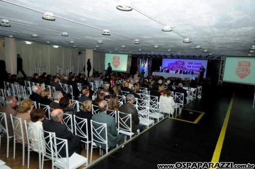 Centenário da Vermelhinha homenageia 23 pessoas em festa