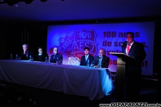 Centenário da Vermelhinha homenageia 23 pessoas em festa