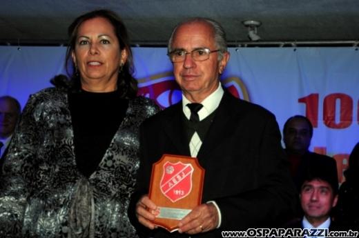 Centenário da Vermelhinha homenageia 23 pessoas em festa