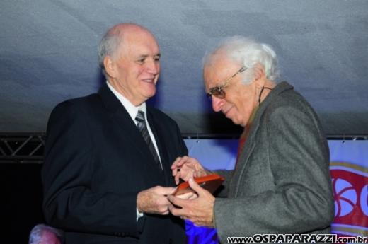 Centenário da Vermelhinha homenageia 23 pessoas em festa