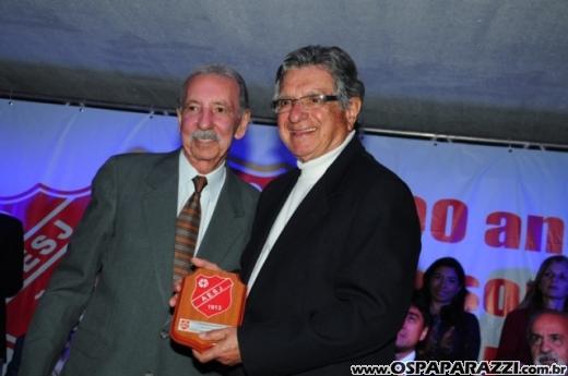 Centenário da Vermelhinha homenageia 23 pessoas em festa
