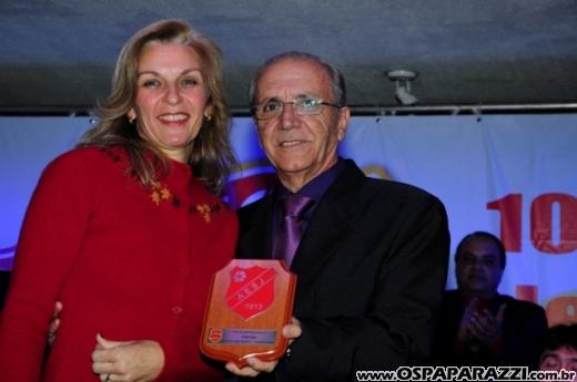 Centenário da Vermelhinha homenageia 23 pessoas em festa