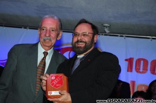 Centenário da Vermelhinha homenageia 23 pessoas em festa