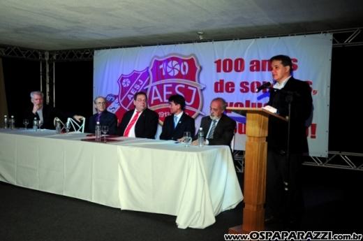 Centenário da Vermelhinha homenageia 23 pessoas em festa