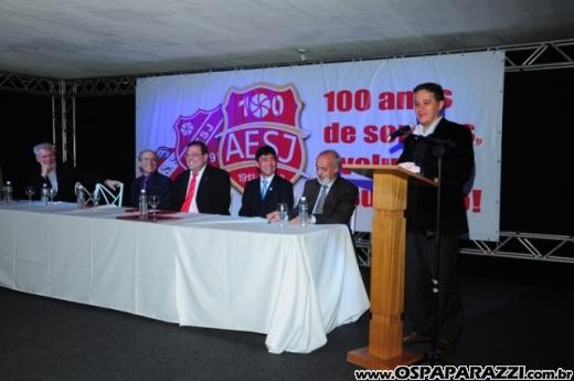 Centenário da Vermelhinha homenageia 23 pessoas em festa