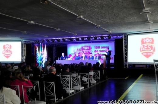 Centenário da Vermelhinha homenageia 23 pessoas em festa