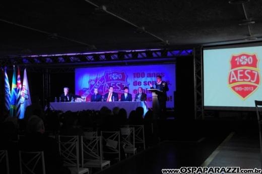 Centenário da Vermelhinha homenageia 23 pessoas em festa
