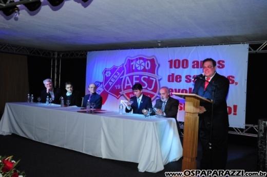 Centenário da Vermelhinha homenageia 23 pessoas em festa
