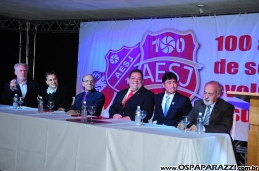 Centenário da Vermelhinha homenageia 23 pessoas em festa