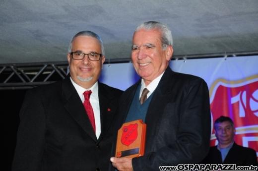 Centenário da Vermelhinha homenageia 23 pessoas em festa