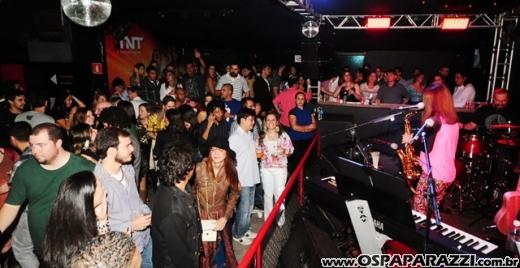 Drum'n Bossa no palco do Anexo com Fernanda Porto