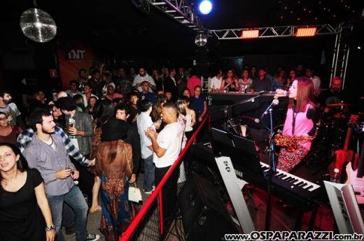 Drum'n Bossa no palco do Anexo com Fernanda Porto
