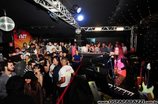 Drum'n Bossa no palco do Anexo com Fernanda Porto
