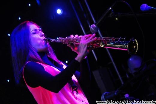 Drum'n Bossa no palco do Anexo com Fernanda Porto