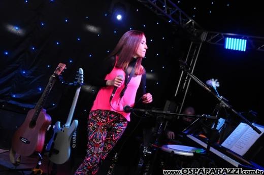 Drum'n Bossa no palco do Anexo com Fernanda Porto