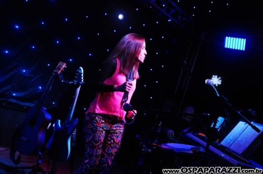 Drum'n Bossa no palco do Anexo com Fernanda Porto