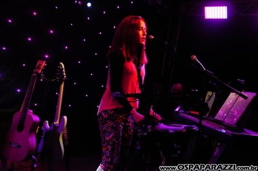 Drum'n Bossa no palco do Anexo com Fernanda Porto